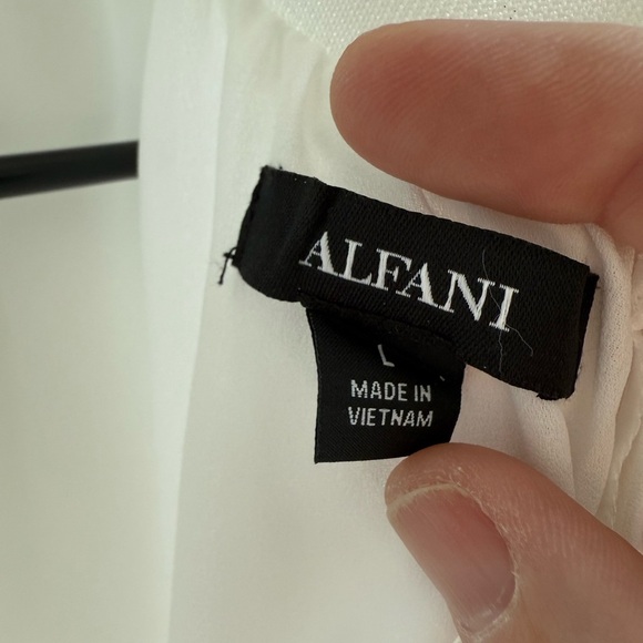 Alfani White Relaxed Blouse with Rounded Neckline & Zip closure, Sz L - Picture 4 of 6